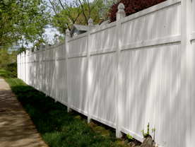Vinyl Fence in Front Yard from Long Beach Fence Companny